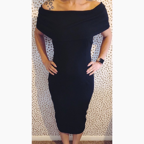Gianni Bini Dresses & Skirts - Gianni Bini Off the Shoulder Midi Dress.
